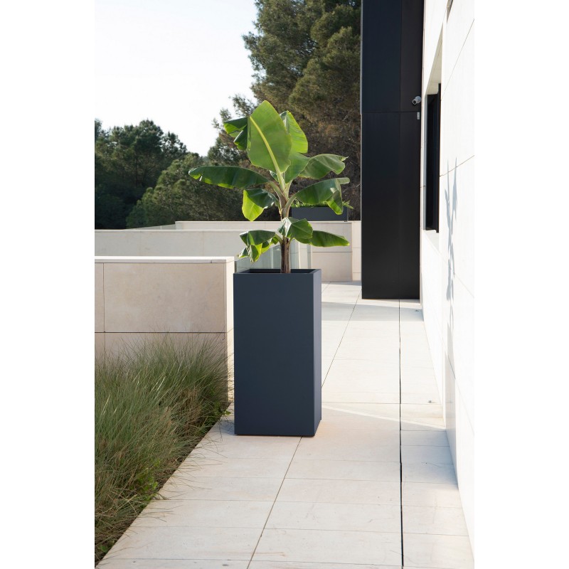 Hoher Herstera Pflanzkübel PLANTER COLUMN aus Metall Anthrazit 50x50x100 cm