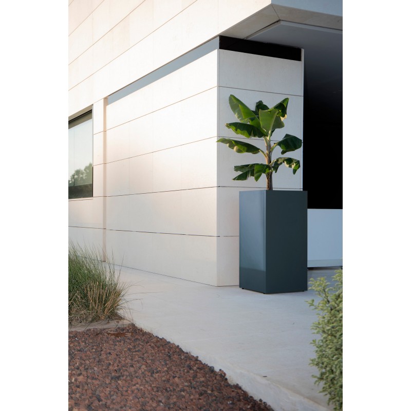Hoher Herstera Pflanzkübel PLANTER COLUMN aus Metall Anthrazit 50x50x100 cm