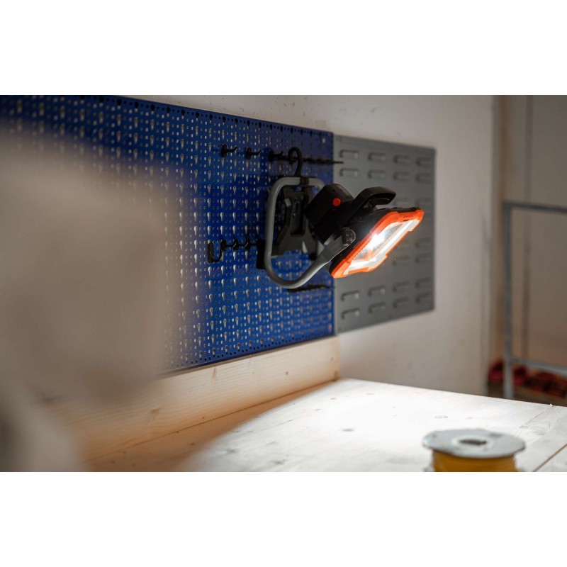 Stocker 21 V battery-powered LED headlight