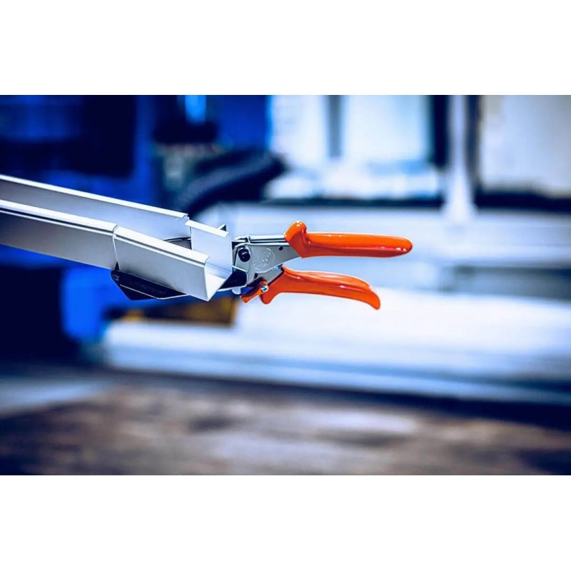 LÖWE SCISSORS FOR CUTTING PLASTIC PROTECTIONS