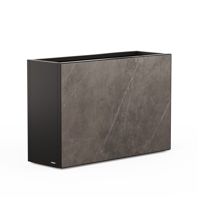 Jardinera alta Herstera DECO PLANTER DIVIDER 40 de metal negro y panel efecto mármol 120x40x80 cm Jardinera alta Herstera DECO PLANTER DIVIDER 40 de metal negro y panel efecto mármol 120x40x80 cm
