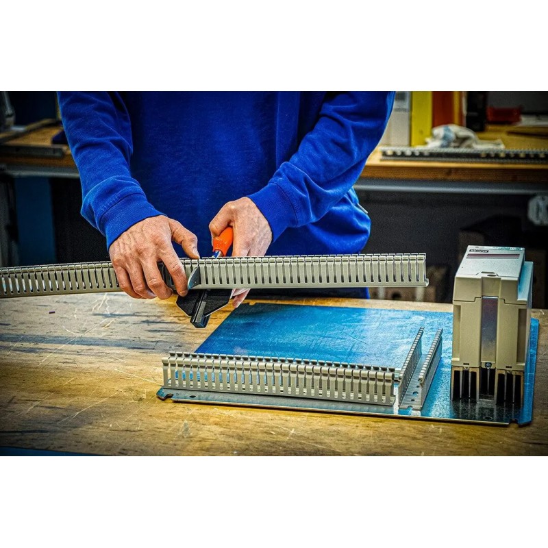 LÖWE 90° HINGED SCISSORS