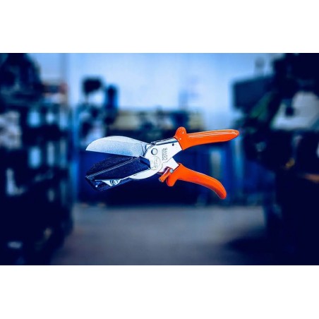 LÖWE SCISSORS FOR CUTTING PLASTIC PROTECTIONS WITH 90° BLADES