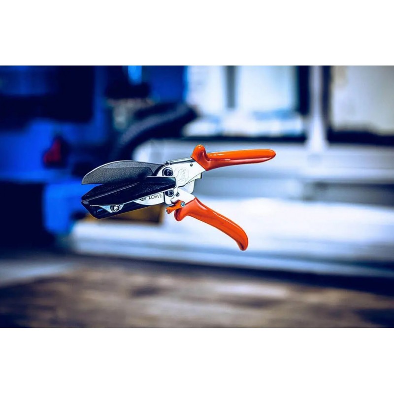 LÖWE SCISSORS FOR CUTTING PLASTIC PROTECTIONS LÖWE SCISSORS FOR CUTTING PLASTIC PROTECTIONS