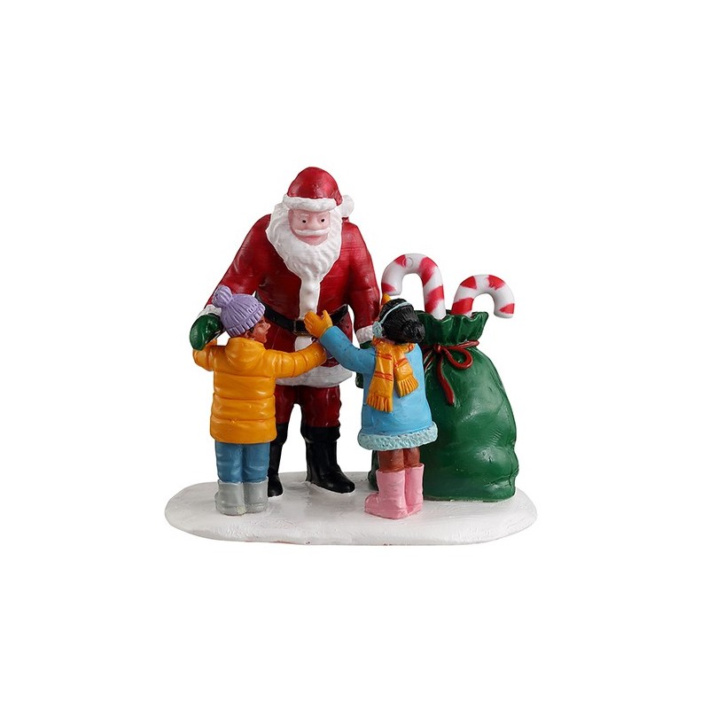 Santa Gets A Hug Ref. 32211