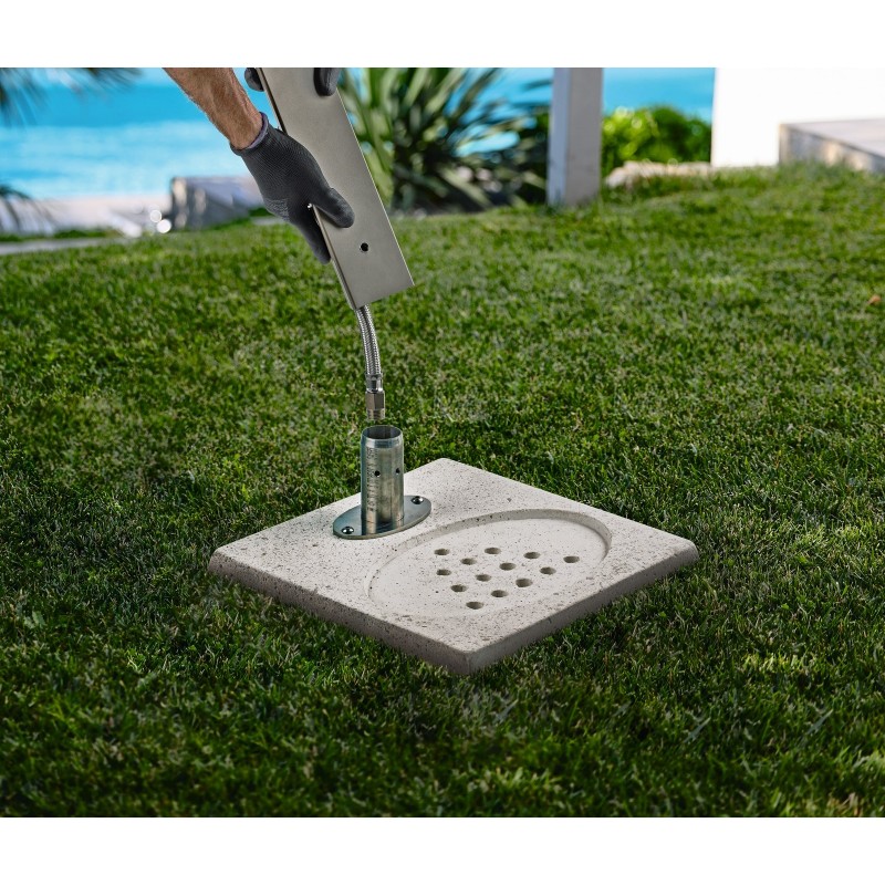 Base en béton blanc perforé avec grille de drainage pour fontaines Ground Aquapoint