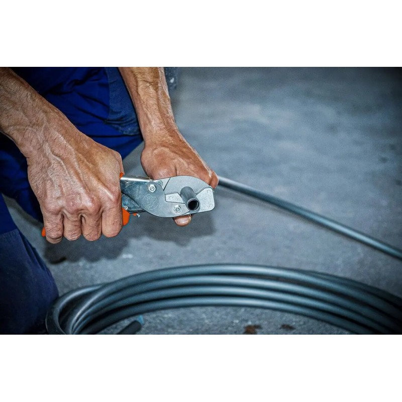 CISEAUX LÖWE POUR COUPER LES TUYAUX EN CAOUTCHOUC ET EN PLASTIQUE JUSQU'À 32 MM