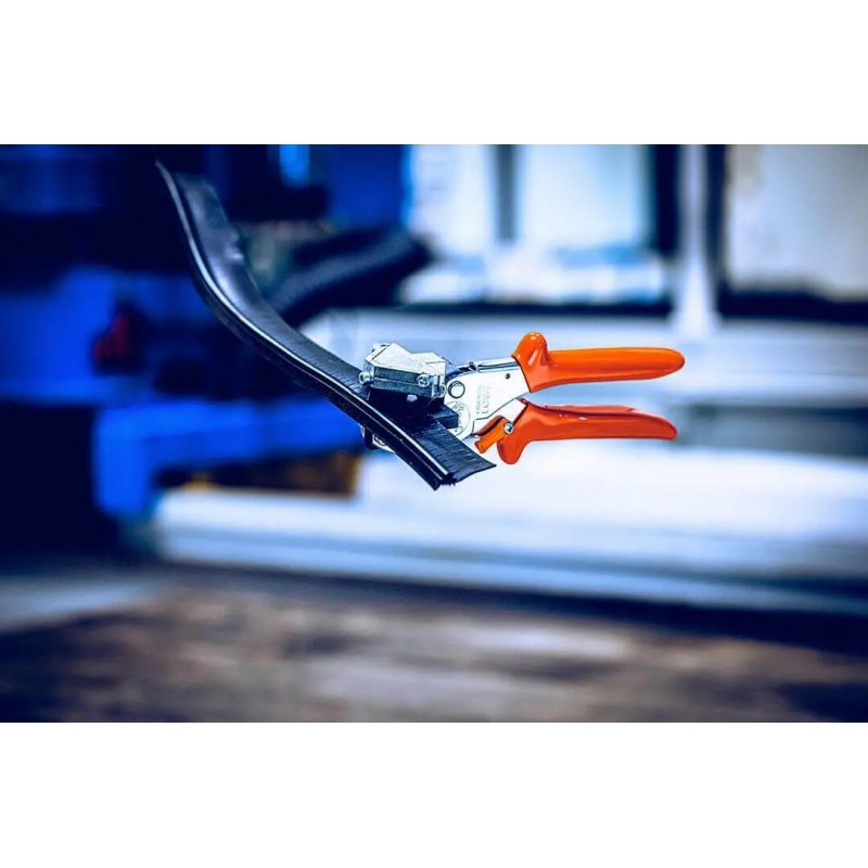 CISAILLEMENT - DÉCOUPE DE PROFILS D'ÉTANCHÉITÉ LÖWE