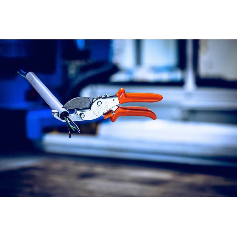 LÖWE SCISSORS FOR CUTTING Ø16MM AND 19MM CABLE TUBES