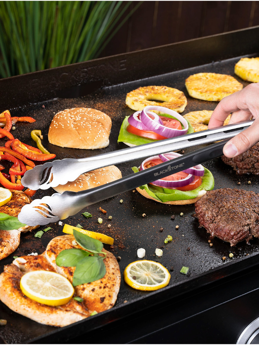 Griddle utensil set Blackstone 6 pieces in use