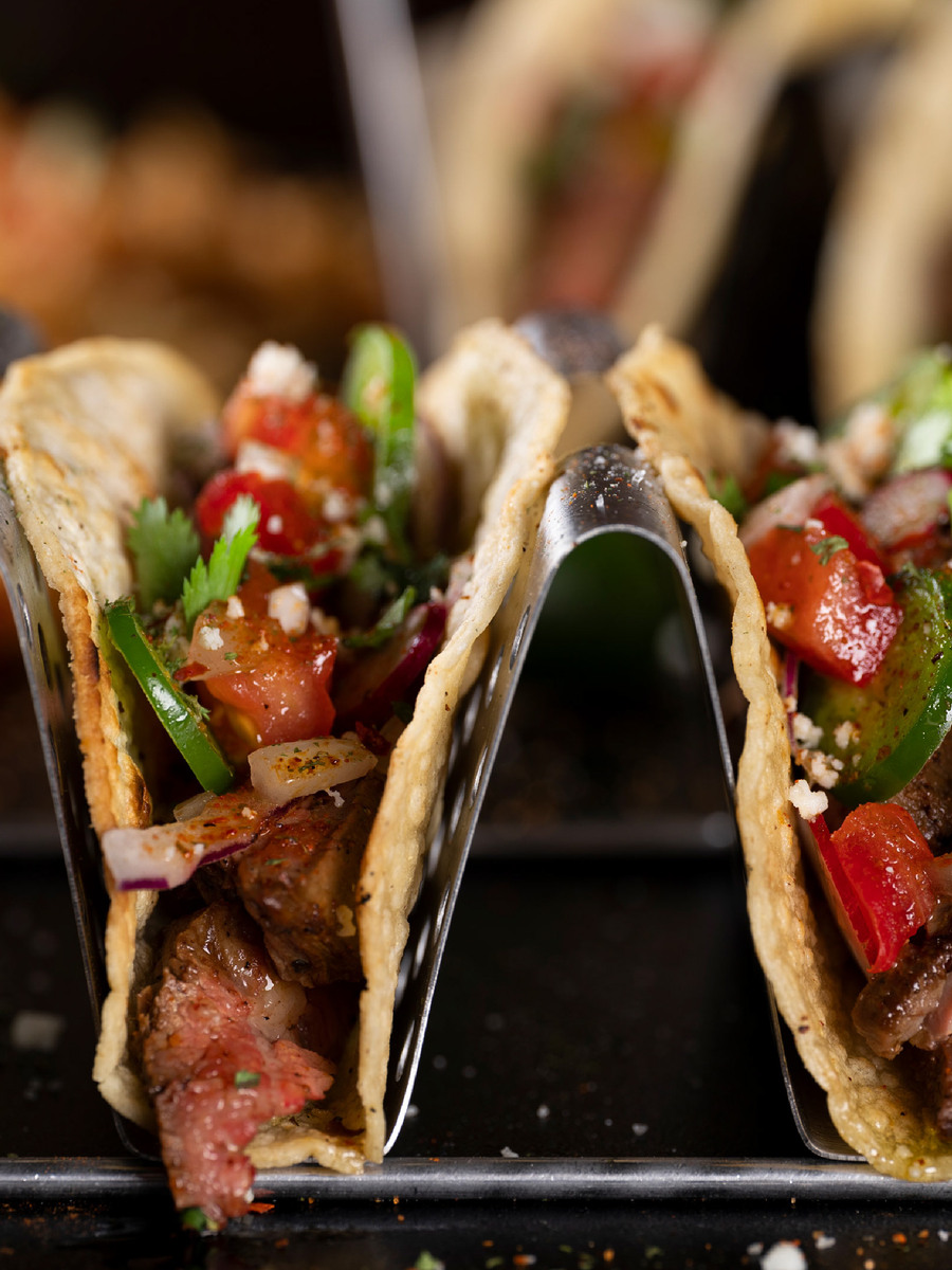 Taco holders Blackstone 2 pieces in use