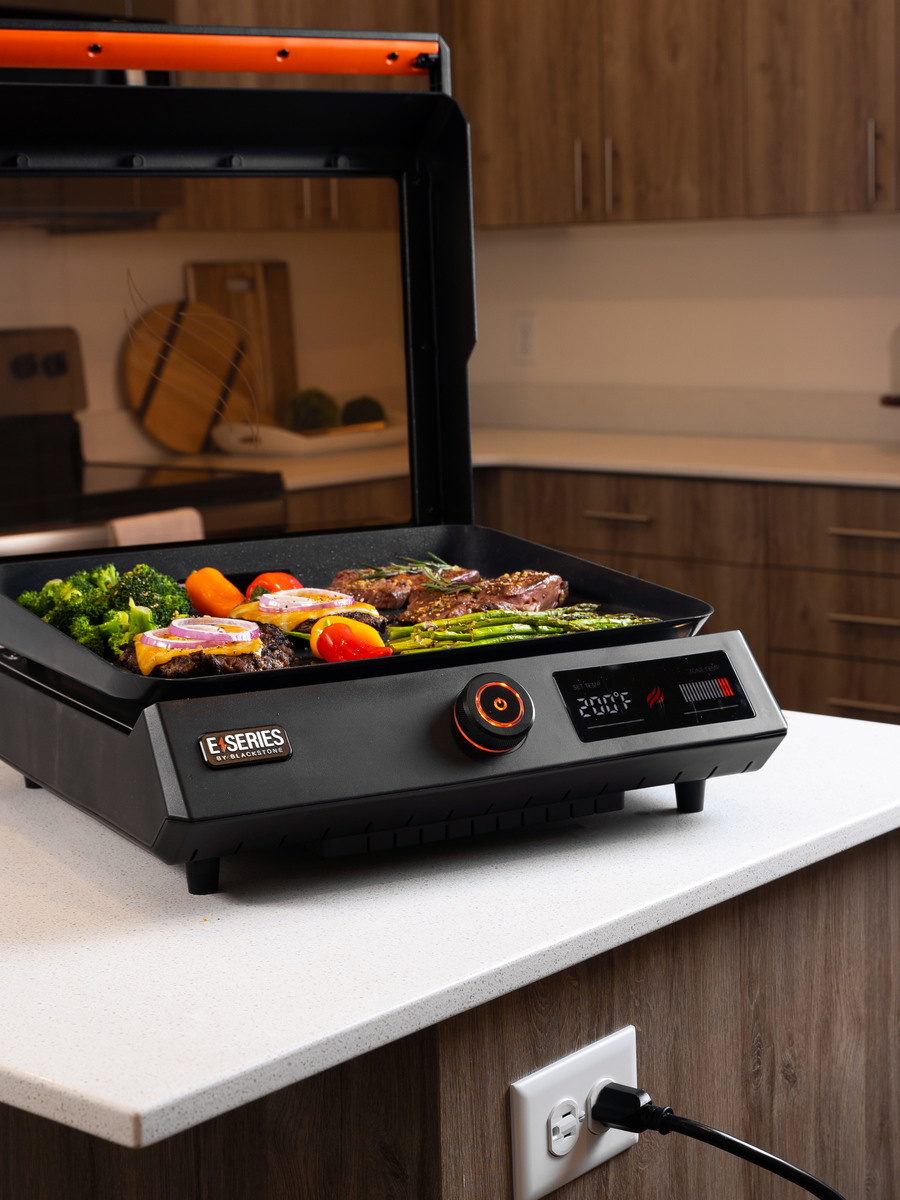 Piastra elettrica Blackstone E-Series 17" da tavolo ambientata
